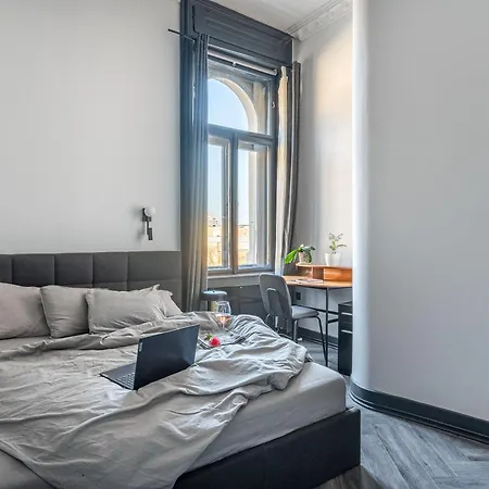 Apartment Deluxe N' Industrial 3bedrm In The Center